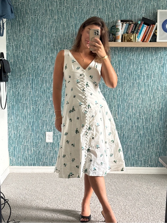 Anthropologie Dresses & Skirts - Anthropologie White Floral Button-Front V-Neck Midi Dress size medium